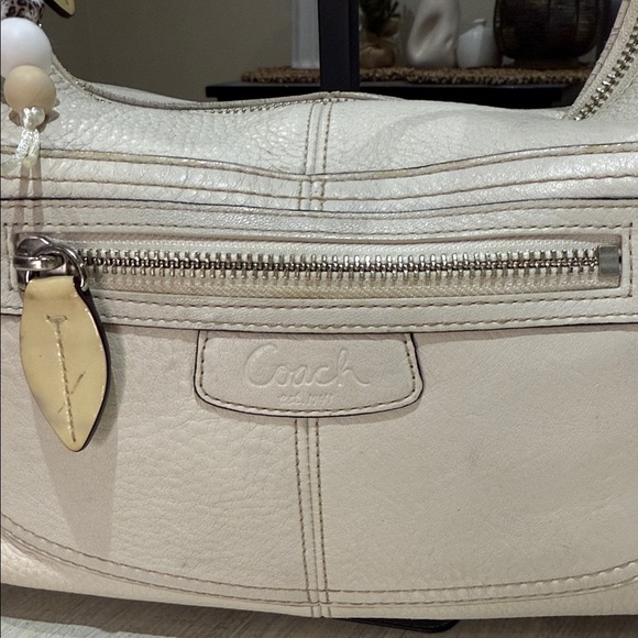 Coach Off-White Leather Shoulder Bag - Picture 2 of 14